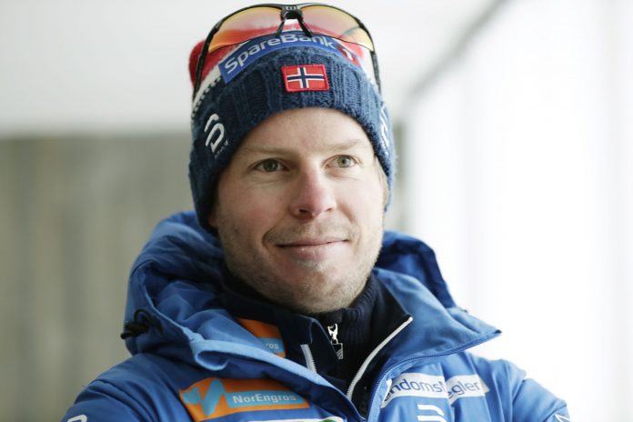 Pressetreff foran WC-helga i Holmenkollen