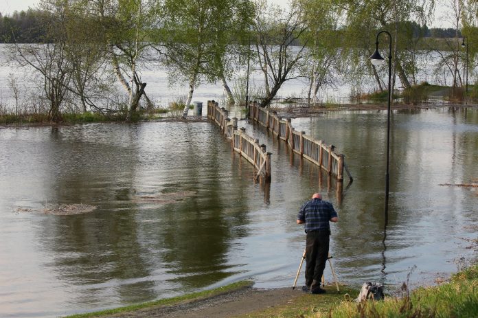 Vannet i Glomma stiger.