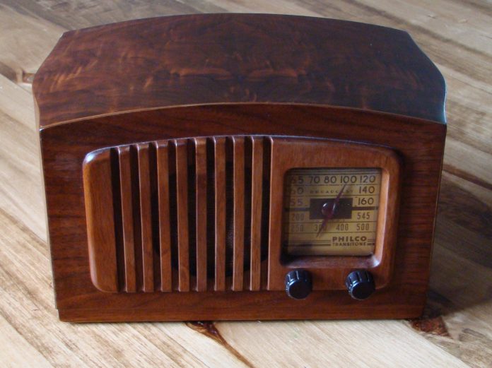 Philco_radio_model_PT44_front