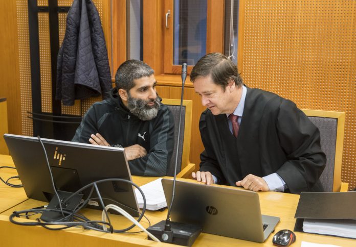 Islamisten Arfan Bhatti mener seg urettmessig forfulgt av Oslo politidistrikt og Politiets sikkerhetstjeneste (PST).