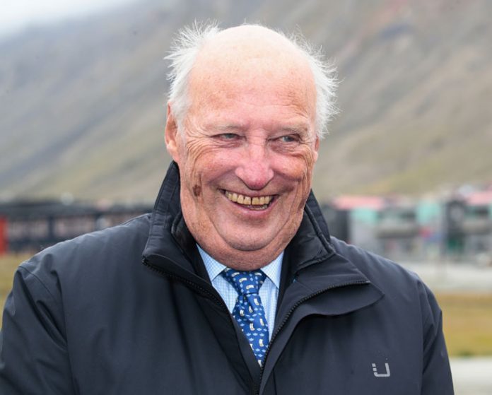 Kongefamilien besøker Svalbard.