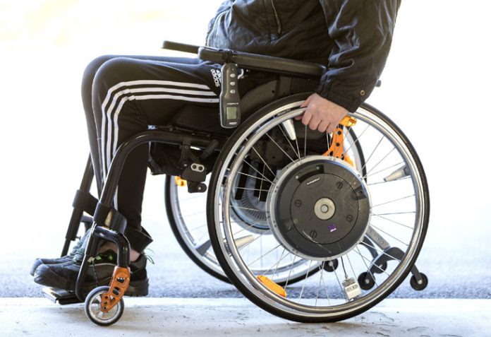 Mann i rullestol