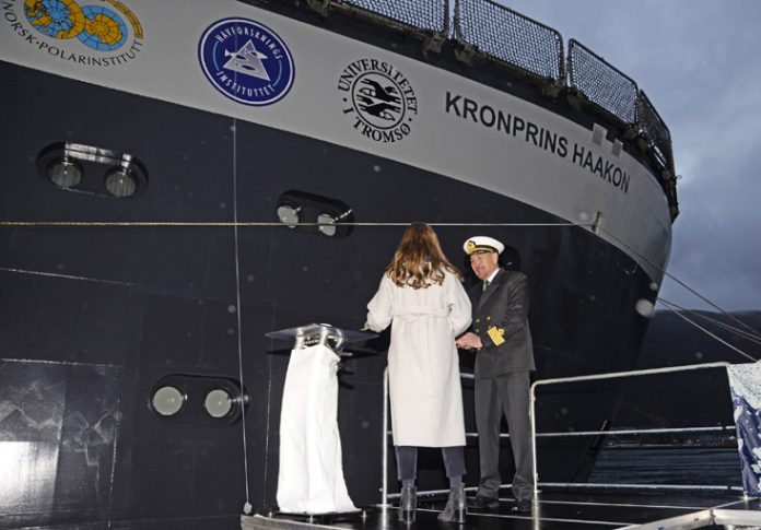 Prinsesse Ingrid Alexandra døper forskningsskip.