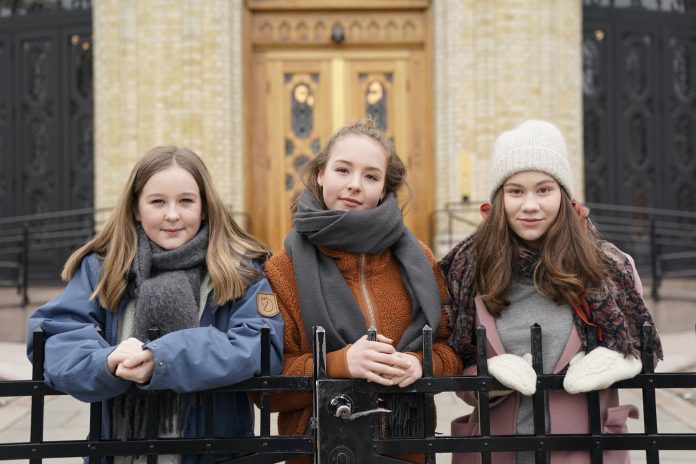 Fjortenåringer tar opp metoo-saken på Stortinget