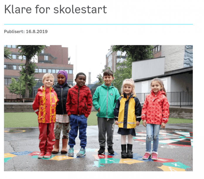 Dette bildet av en skolejente med hijab sammen med andre barn bruker Oslo kommune i forbindelse med skolestart. Faksimile fra Utdanningsetaten.